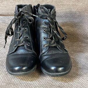 New Earth Origins ankle booties size 7.5 navigate nesta EUC